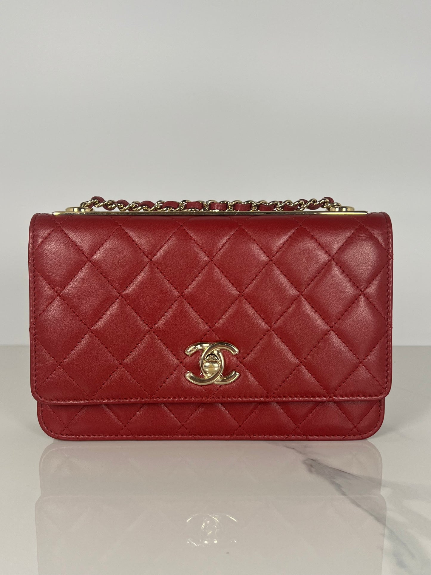 Red Trendy Wallet on Chain