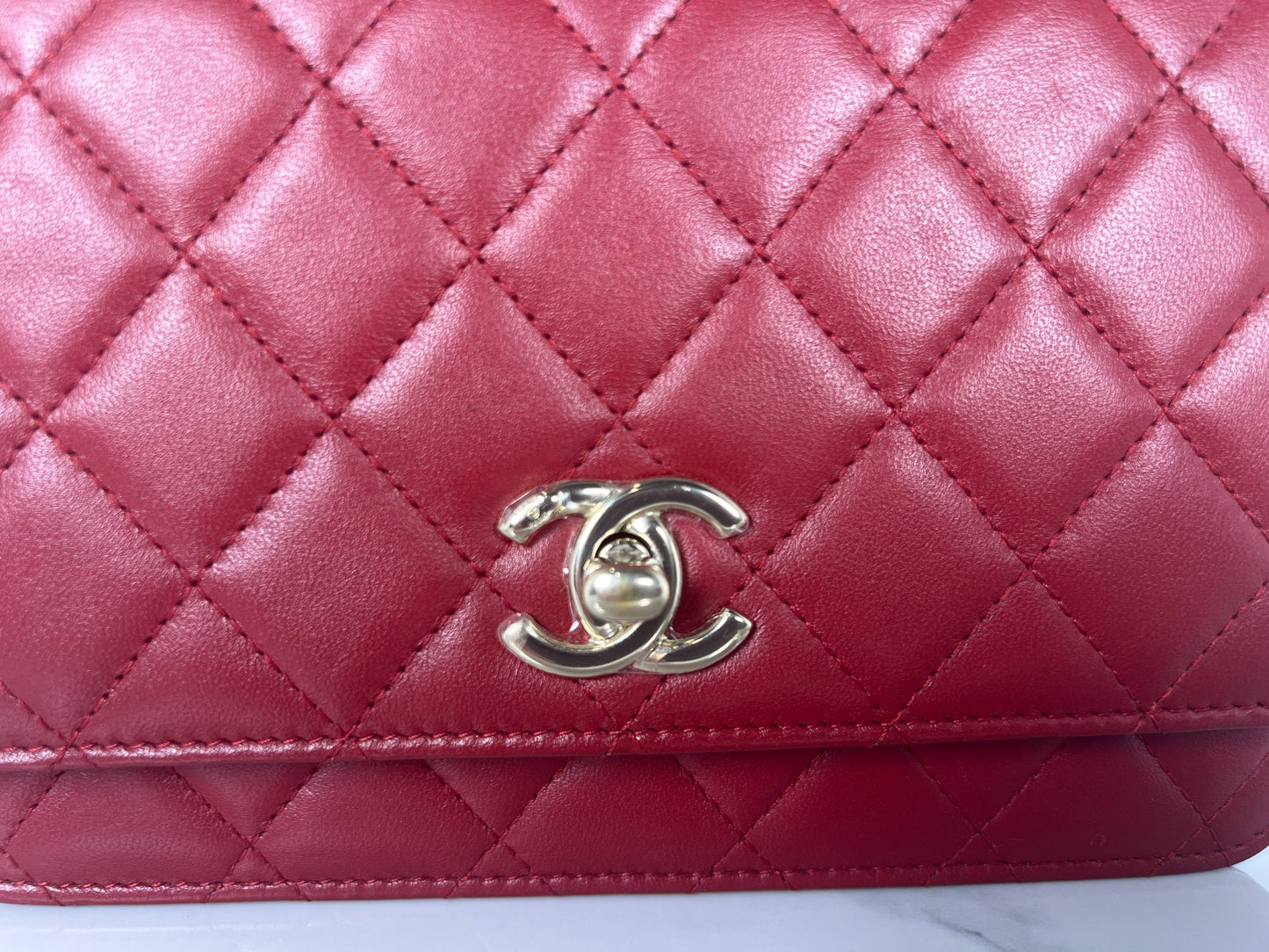 Red Trendy Wallet on Chain
