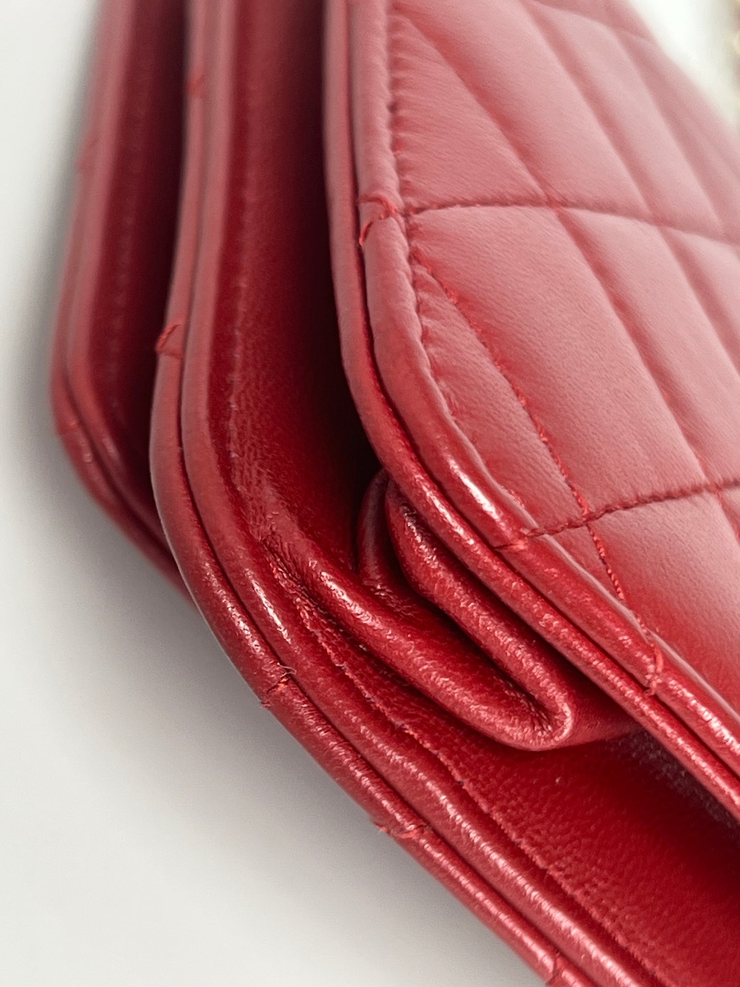 Red Trendy Wallet on Chain