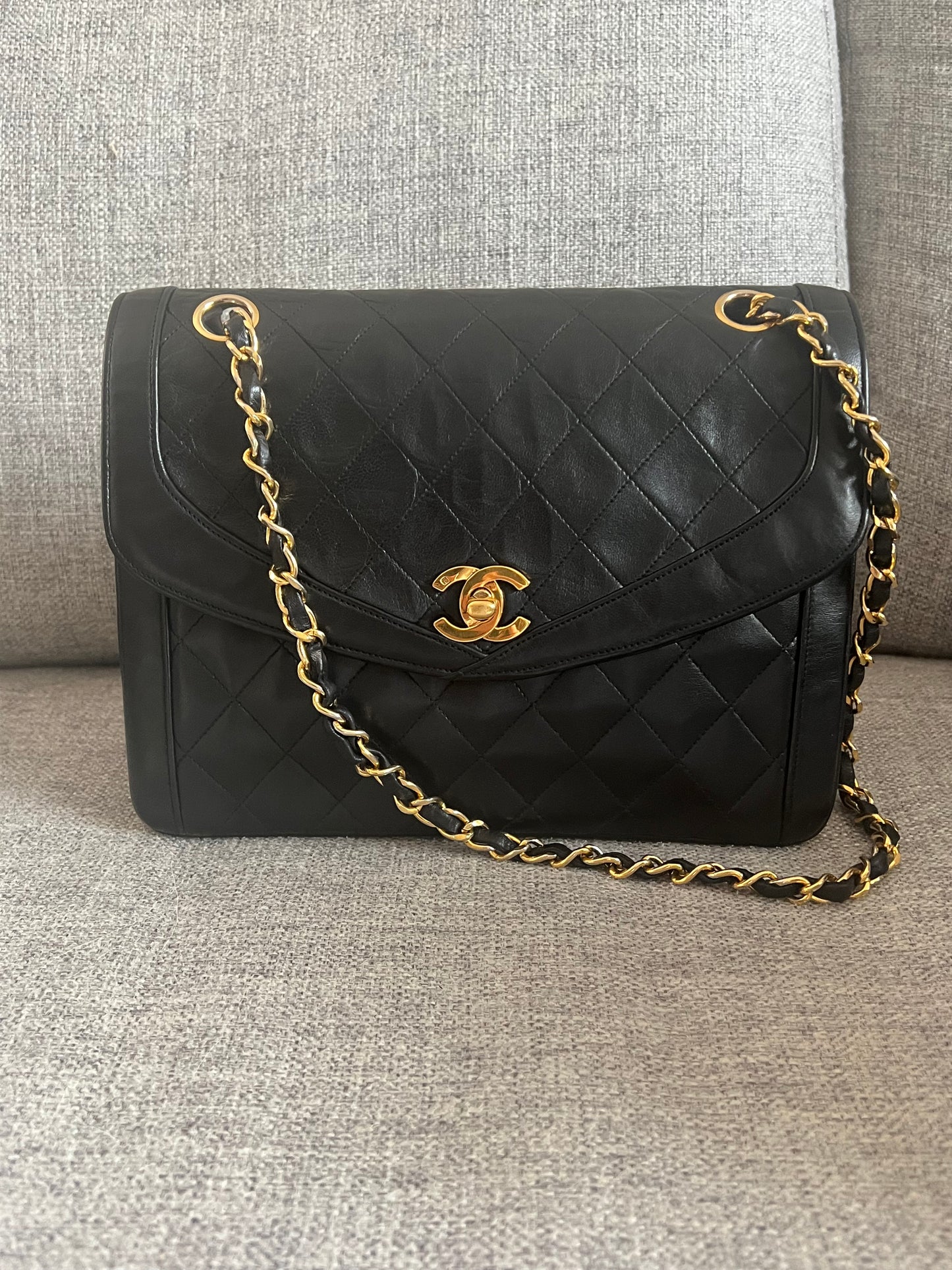 Black Vintage Small Border Flap