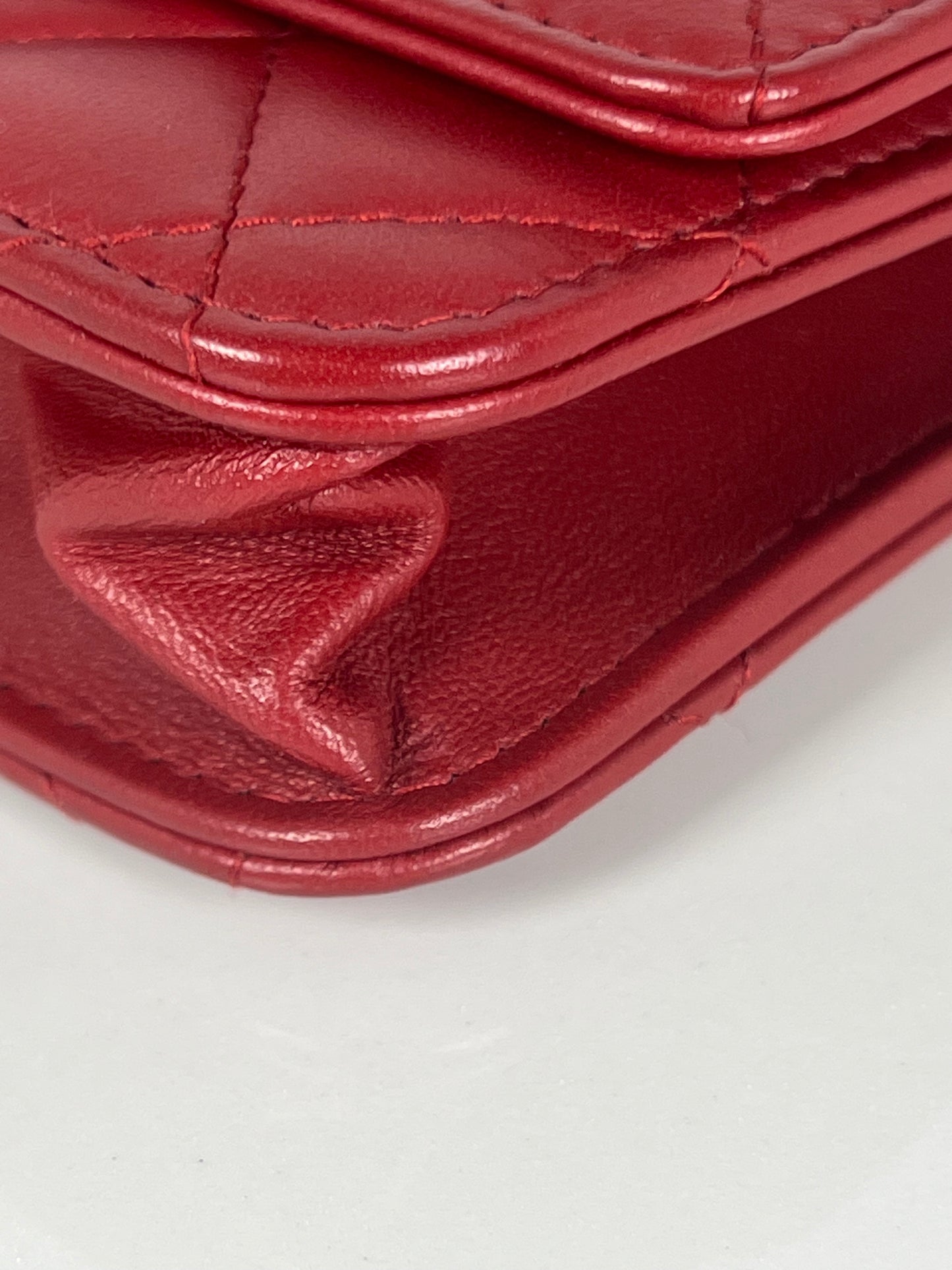 Red Trendy Wallet on Chain