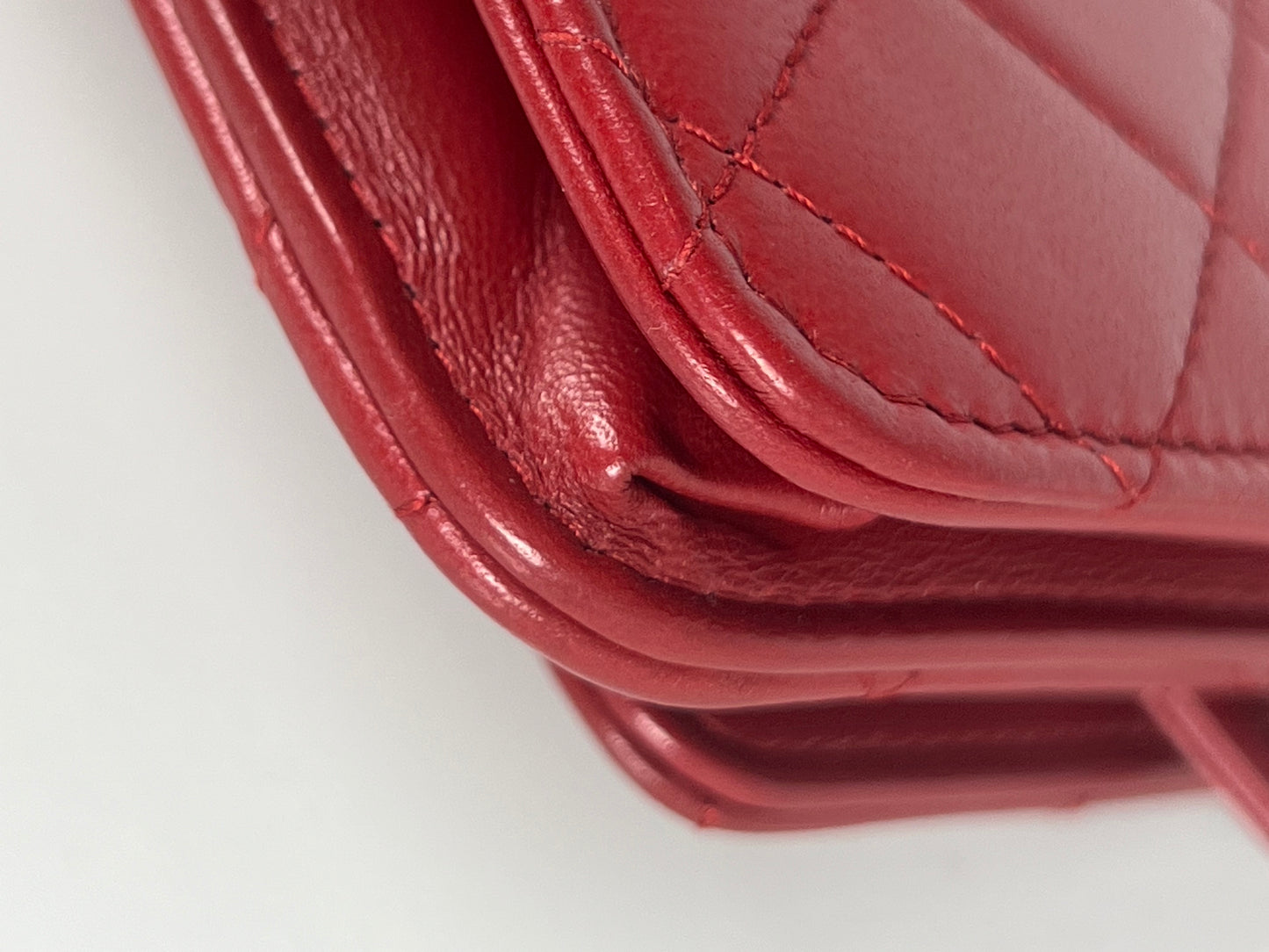 Red Trendy Wallet on Chain