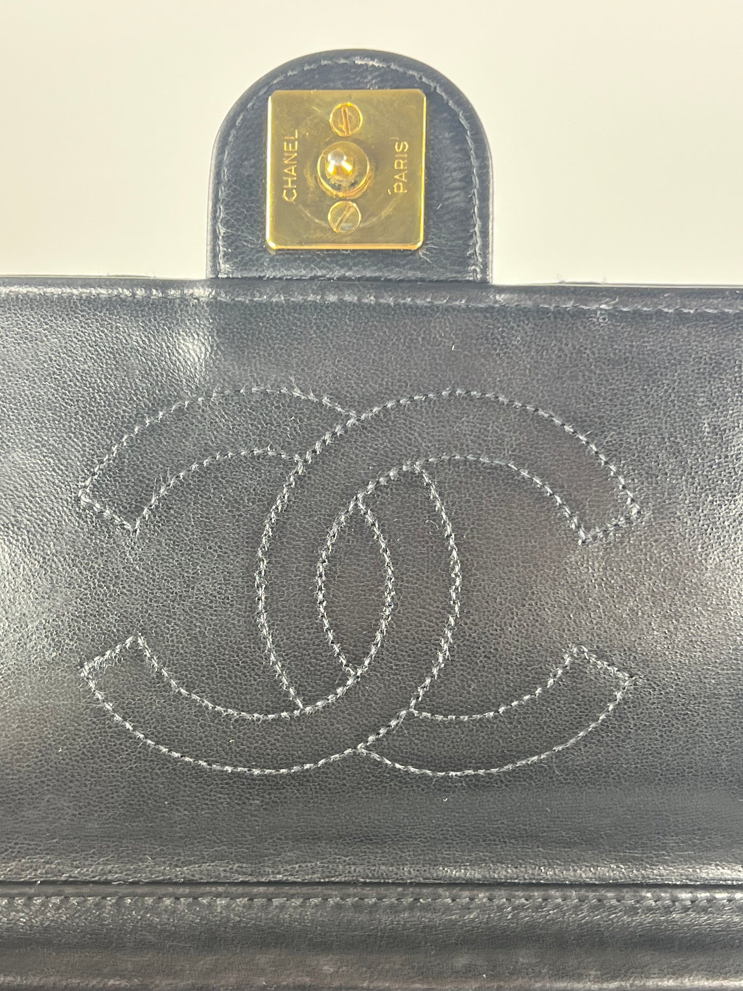 Vintage Classic Shoulder Bag with Pushlock