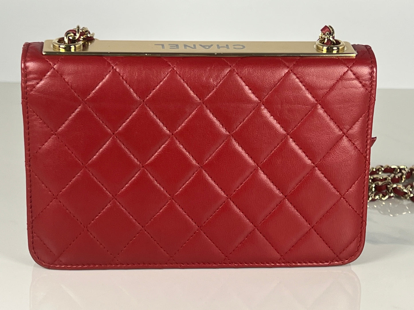 Red Trendy Wallet on Chain