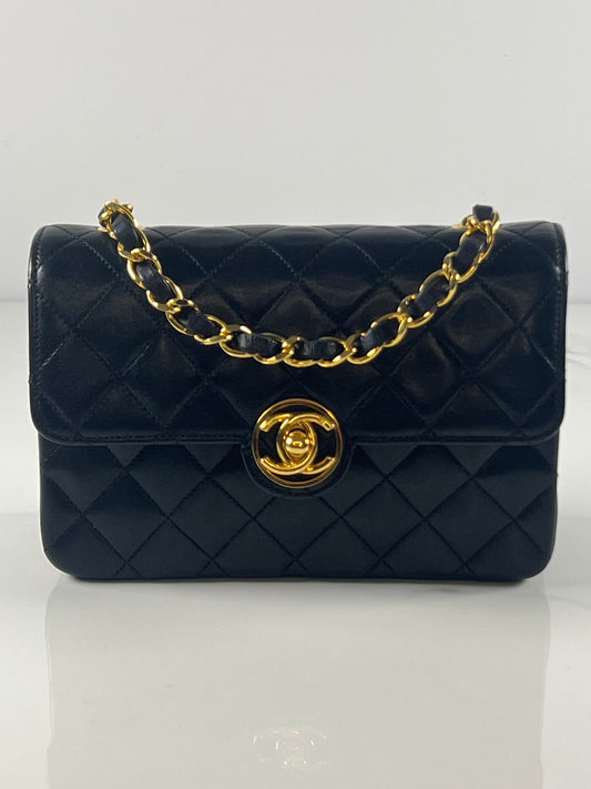 Mini Single Flap with Encircled Turnlock