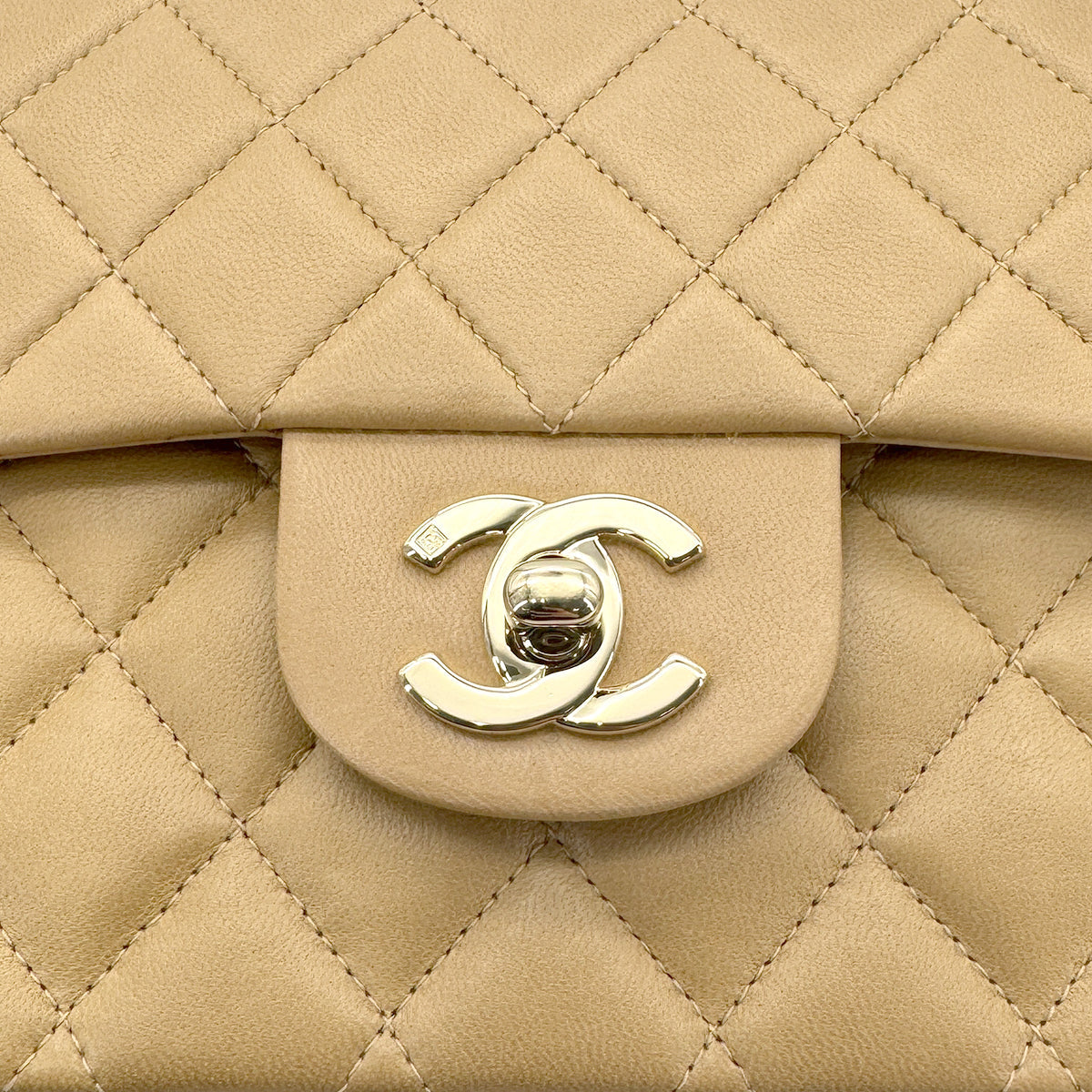 Vintage Beige Medium Classic Flap