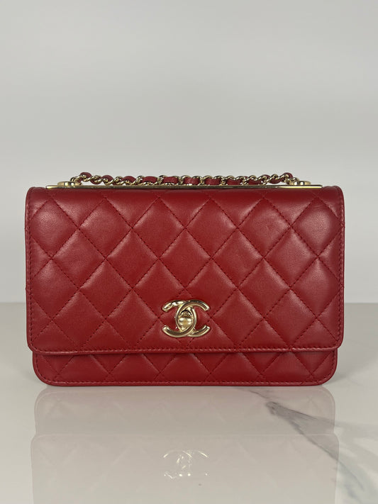 Red Trendy Wallet on Chain
