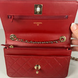 Red Trendy Wallet on Chain