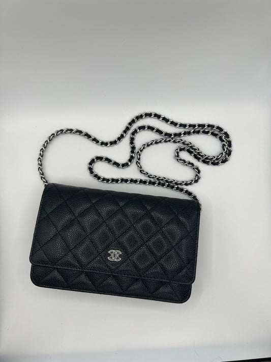 Black Wallet on Chain