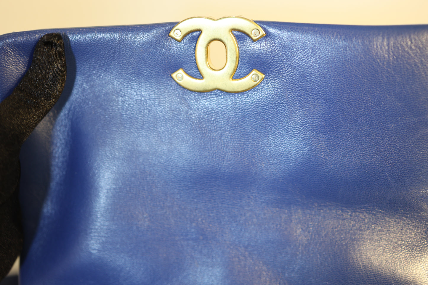 Blue Medium Chanel 19